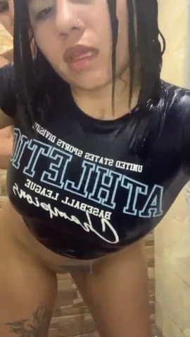 Amateur teen girl has unprotected sex with her closest friend in the restroom porn video